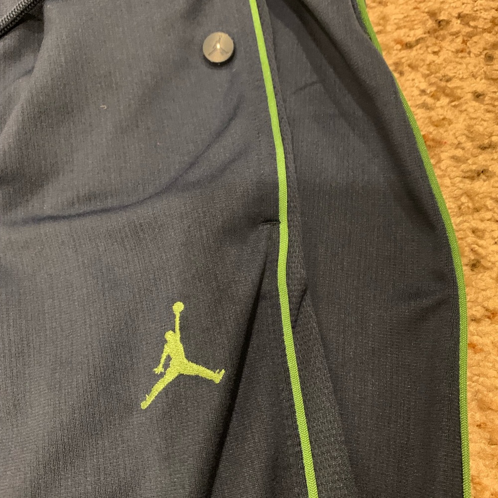 Jordan unique. Color pants that green is priceless - Picture 7 of 8